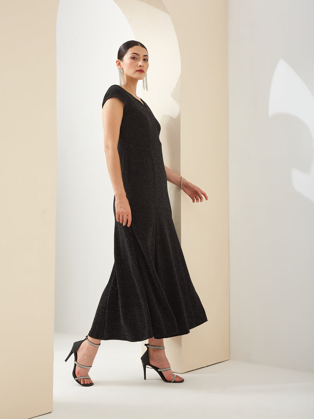 Latin Quarters Women Black Sweetheart Neck Cap Sleeve A-Line Slit Solid Party Dress
