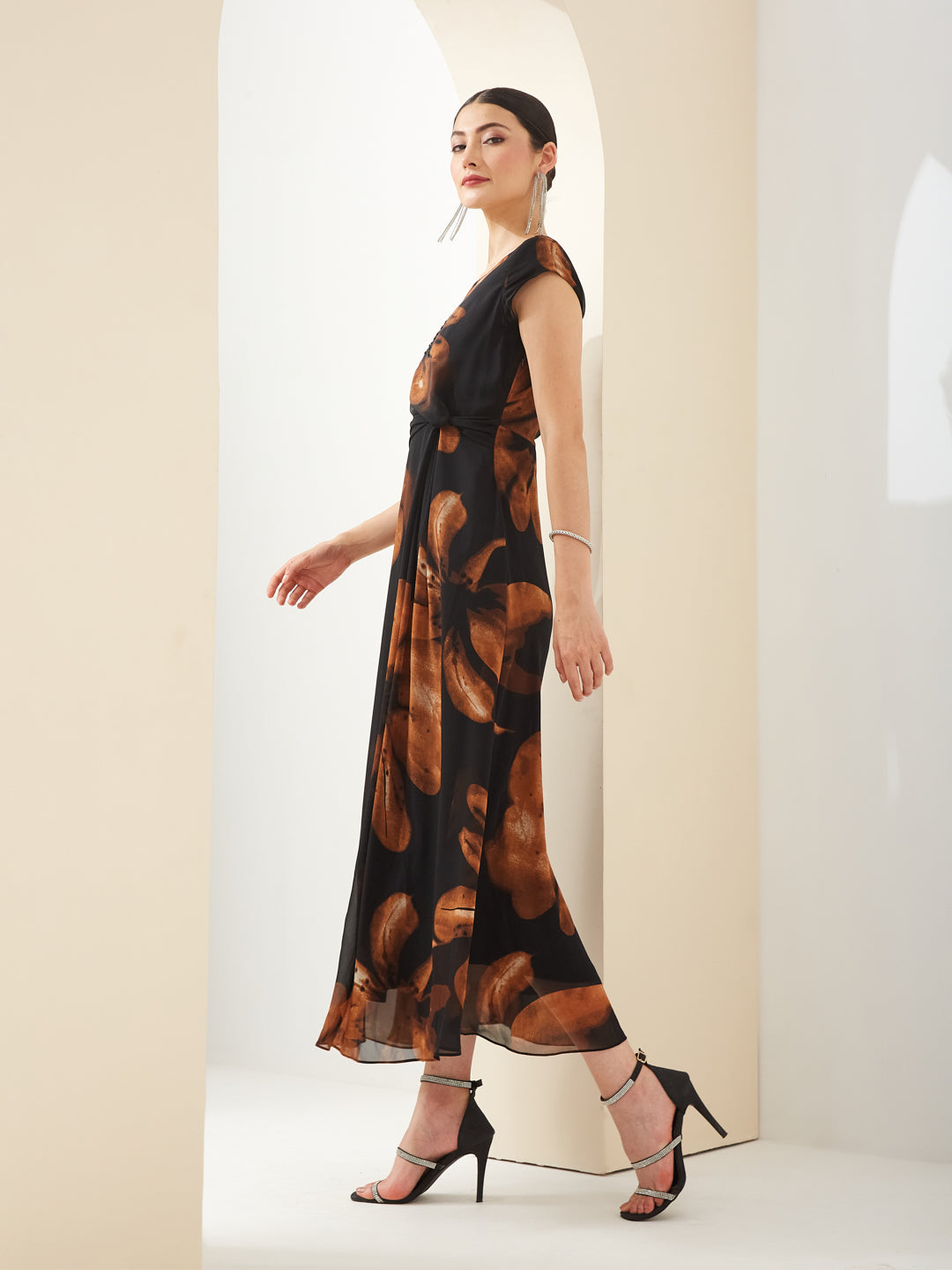 Latin Quarters Women Black Boat Neck Short Sleeves A-Line Printed Party Dress