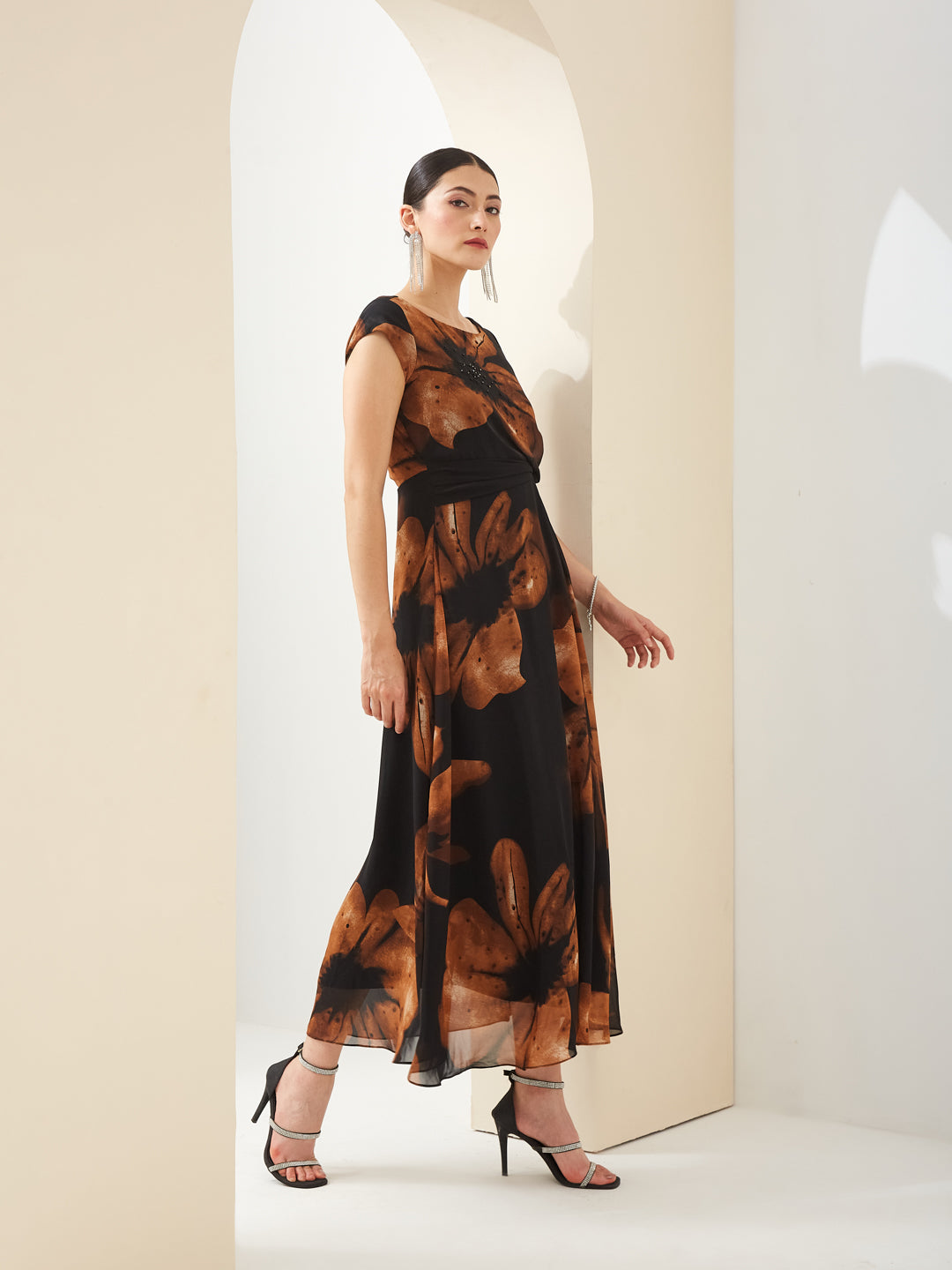 Latin Quarters Women Black Boat Neck Short Sleeves A-Line Printed Party Dress