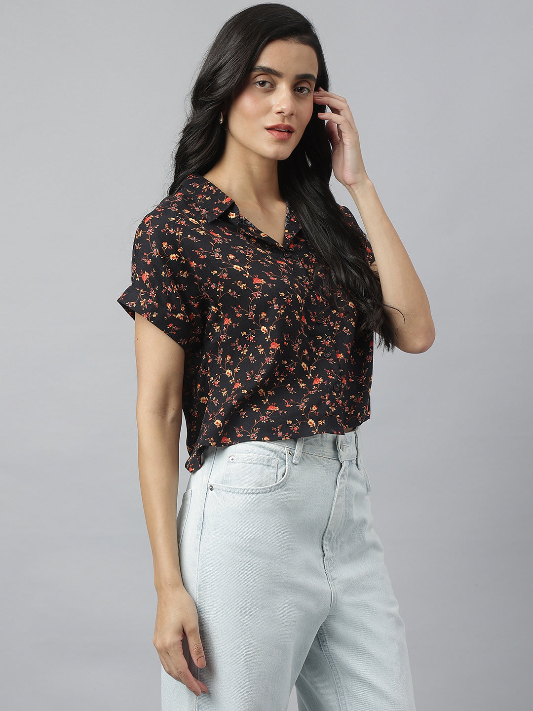 Black Short Sleeves Collared Neck Floral Shirt For Casual Wear