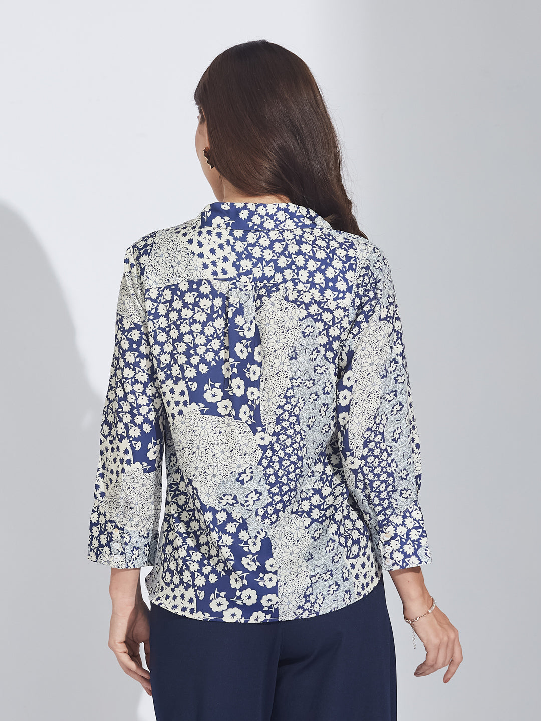 Latin Quarters Women's Blue Floral Print Satin Shirt