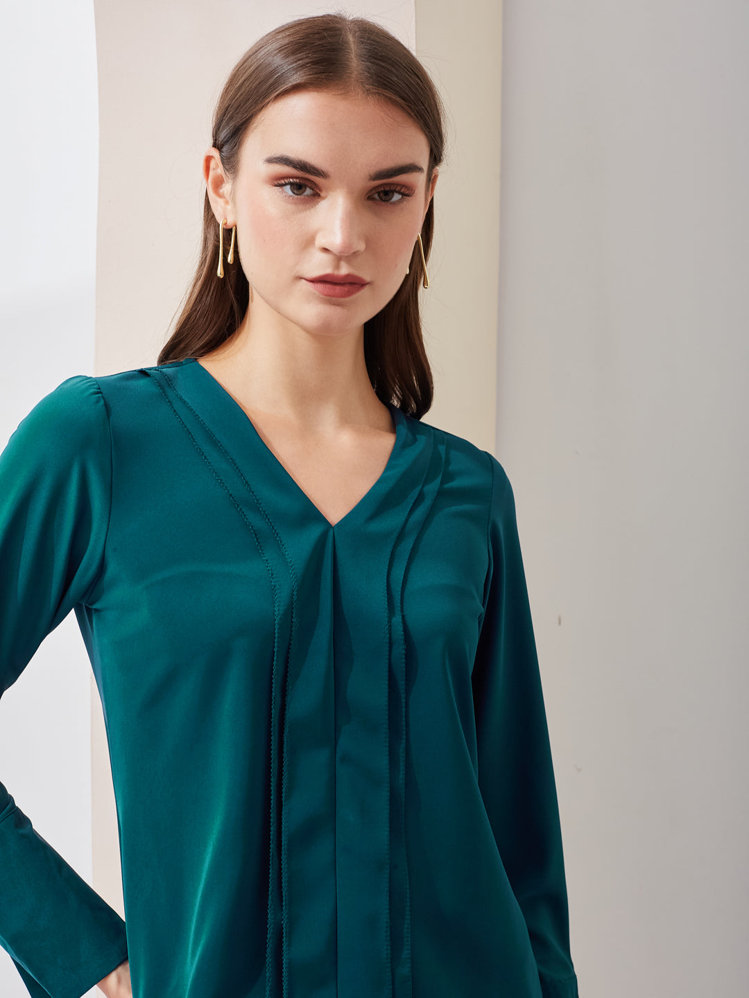 Latin Quarters Women Teal Solid V-Neck Long Sleeve Casual Regular Top