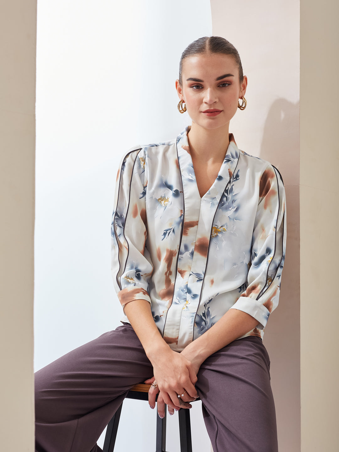 Latin Quarters Women Off White Printed Mandarin Collar V-Neck Casual Regular Top