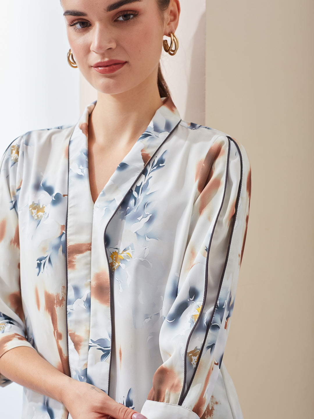 Latin Quarters Women Off White Printed Mandarin Collar V-Neck Casual Regular Top