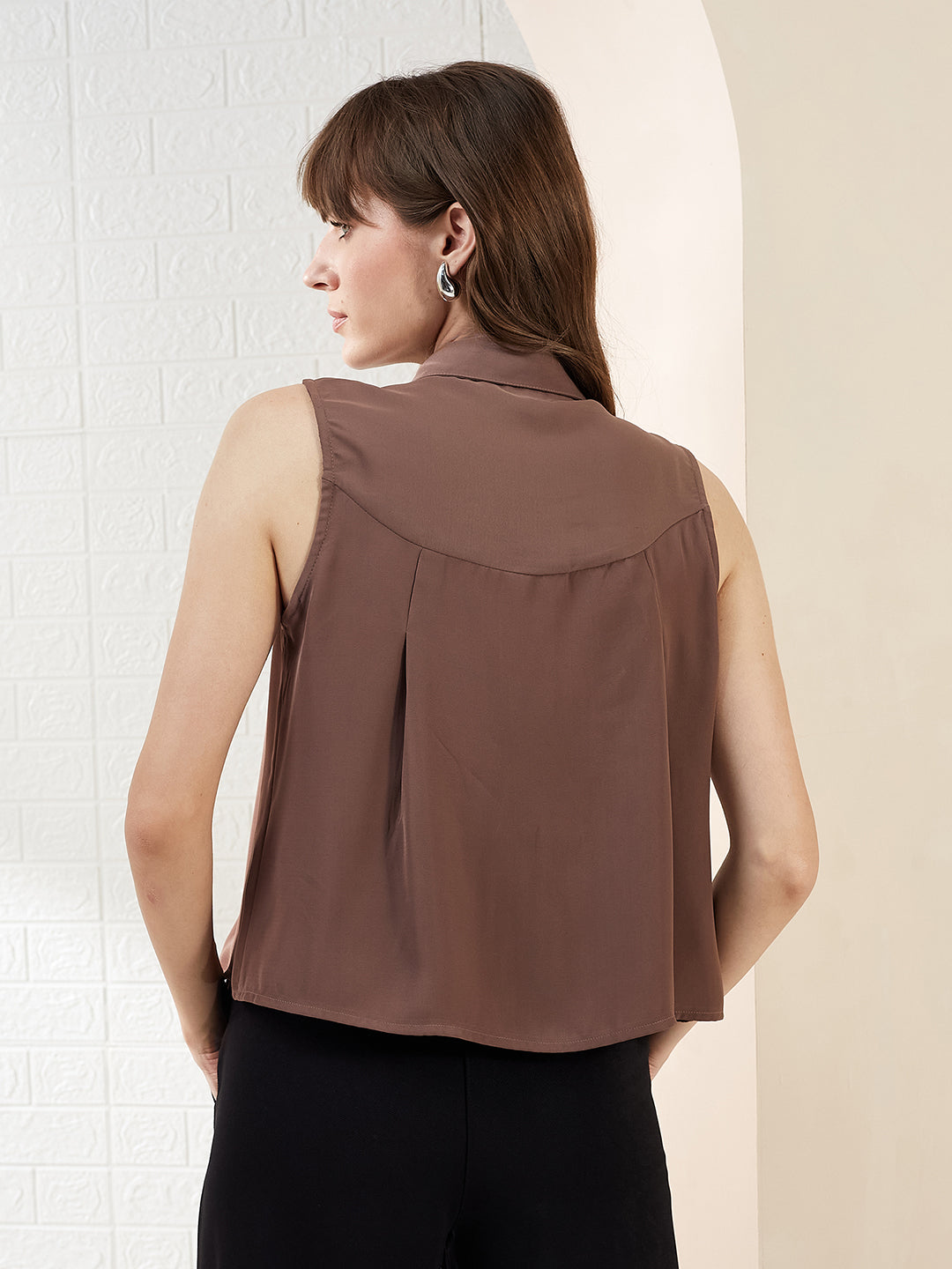 Latin Quarters Women's Brown Sleeveless Collared Solid Casual Crop Shirt
