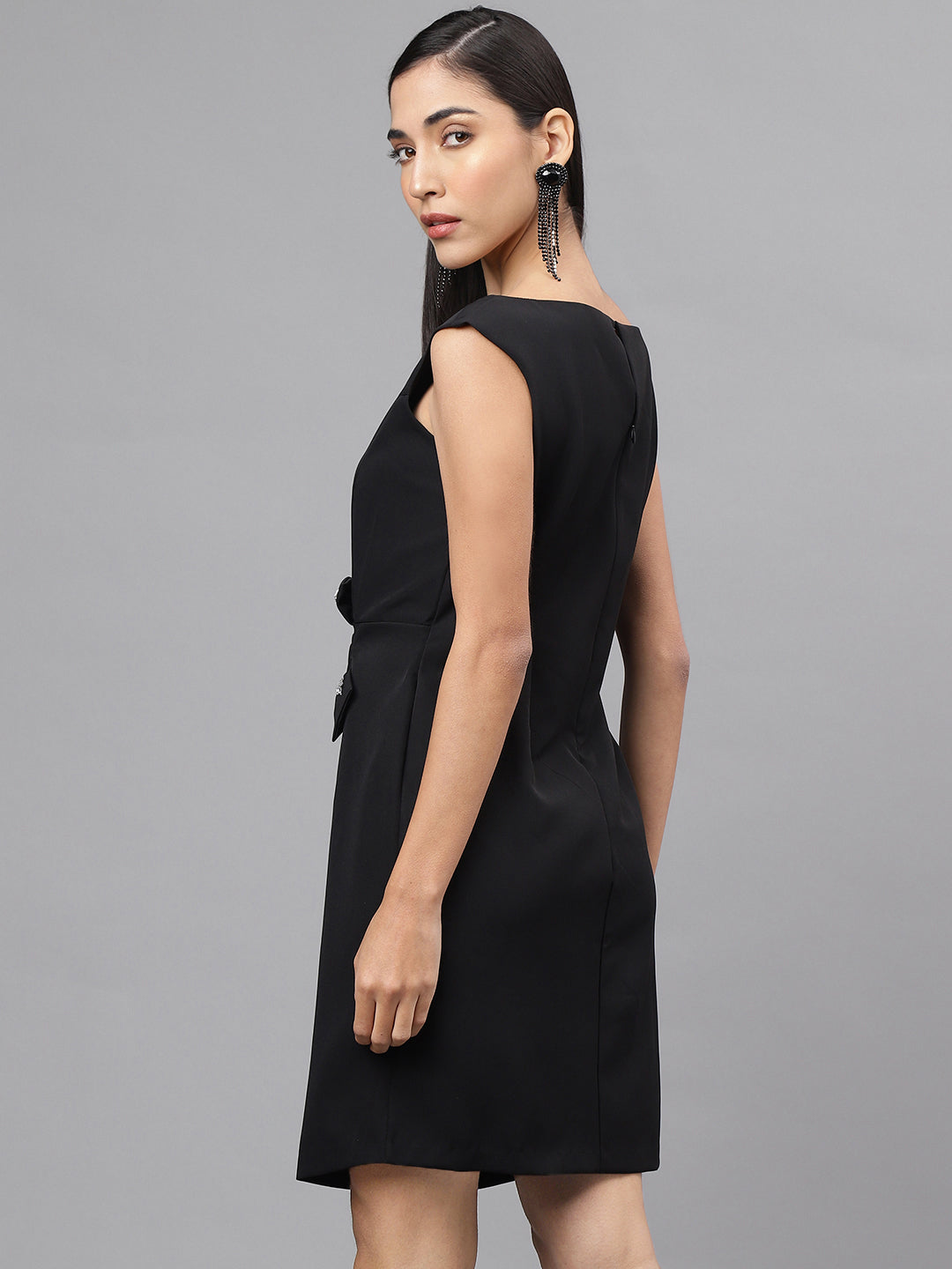 Black Cap Sleeve V-Neck Solid Shift Dress