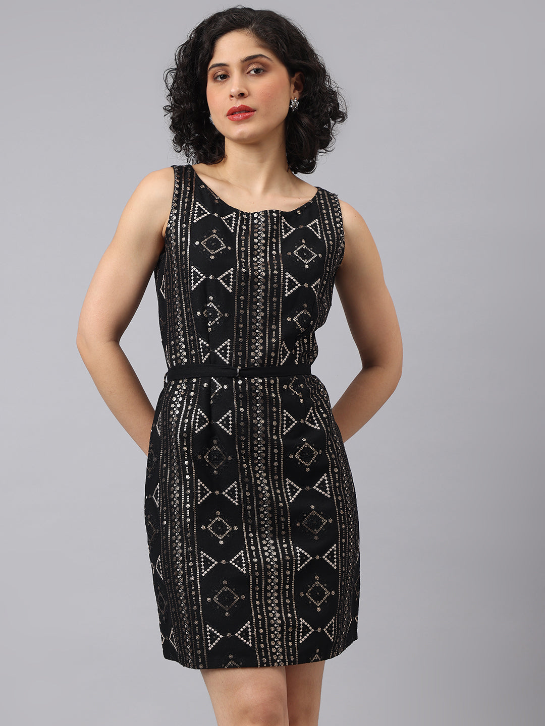 Glamorous Black Sleeveless Round Neck Embellished Party Dress For Showstopping Style