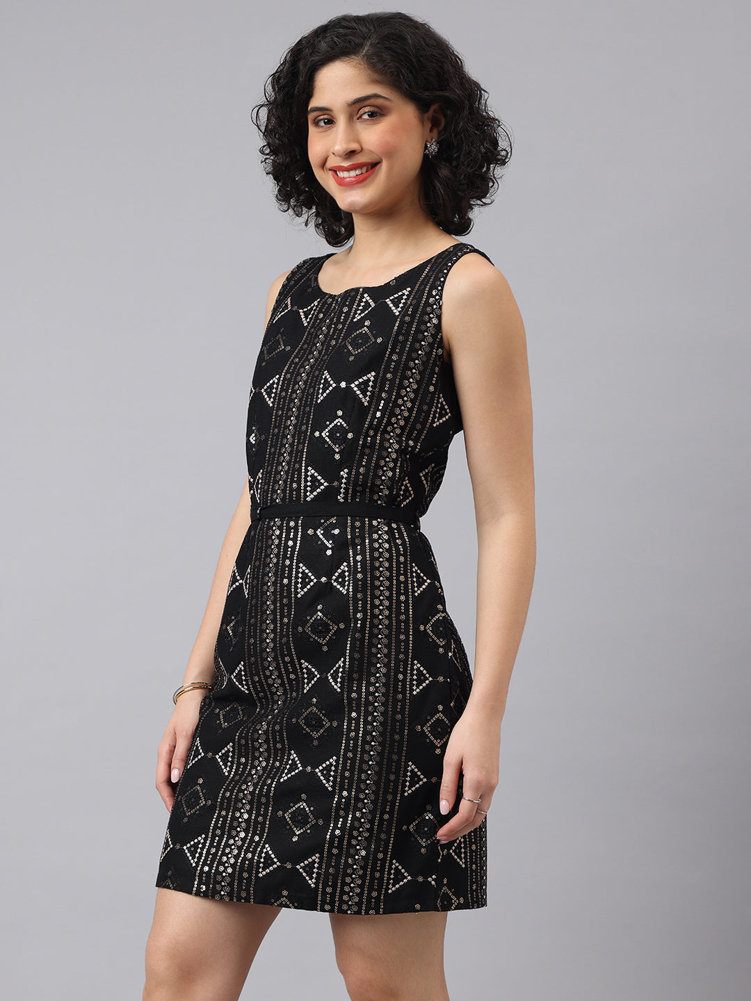 Glamorous Black Sleeveless Round Neck Embellished Party Dress For Showstopping Style