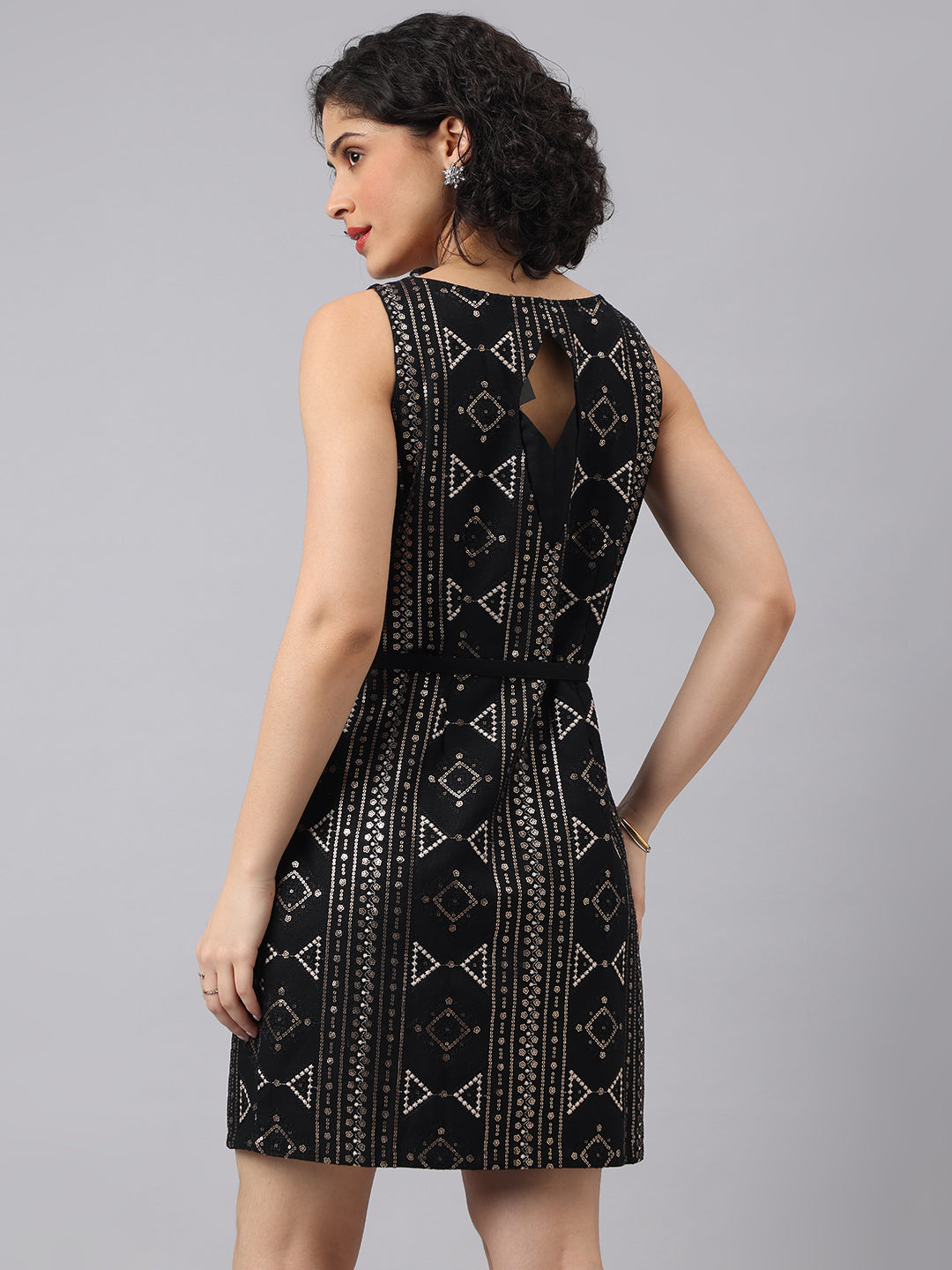 Glamorous Black Sleeveless Round Neck Embellished Party Dress For Showstopping Style