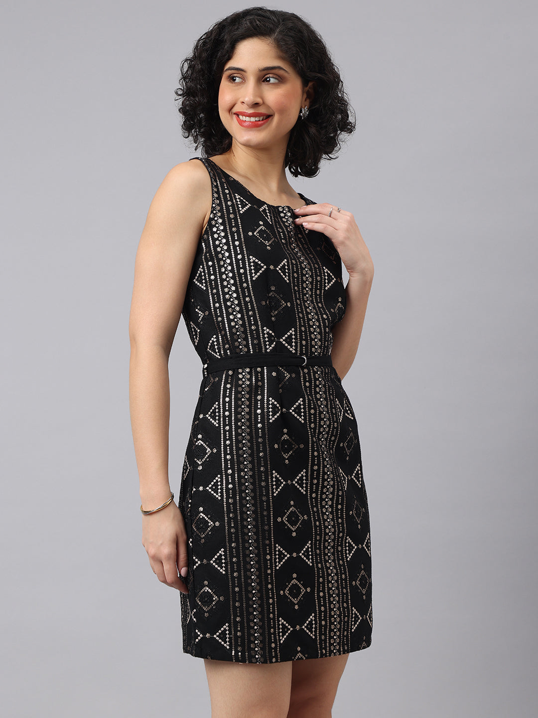 Glamorous Black Sleeveless Round Neck Embellished Party Dress For Showstopping Style