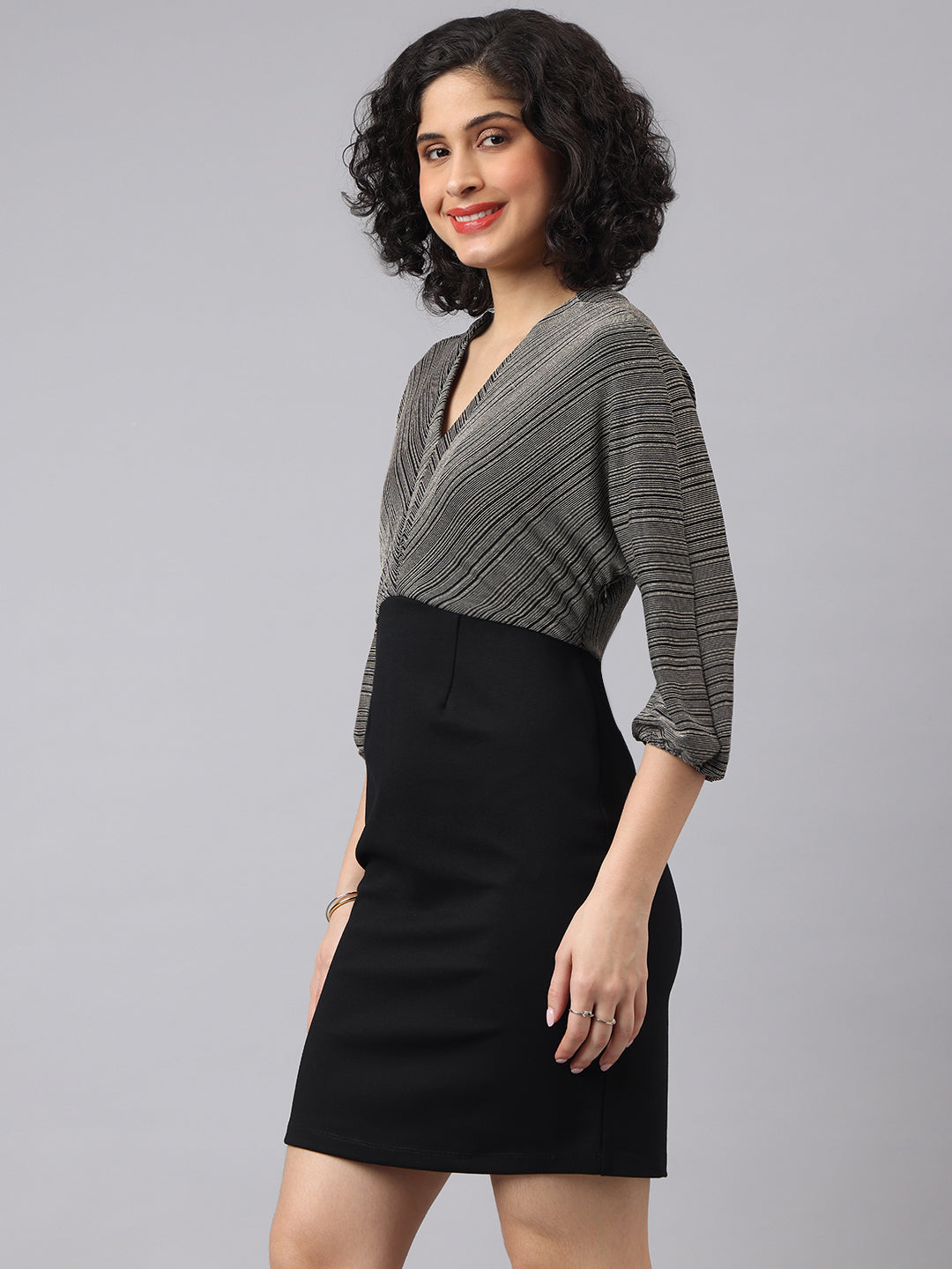 Elegant Black 3/4 Sleeve V-Neck Solid Evening Dress For Timeless Glamour
