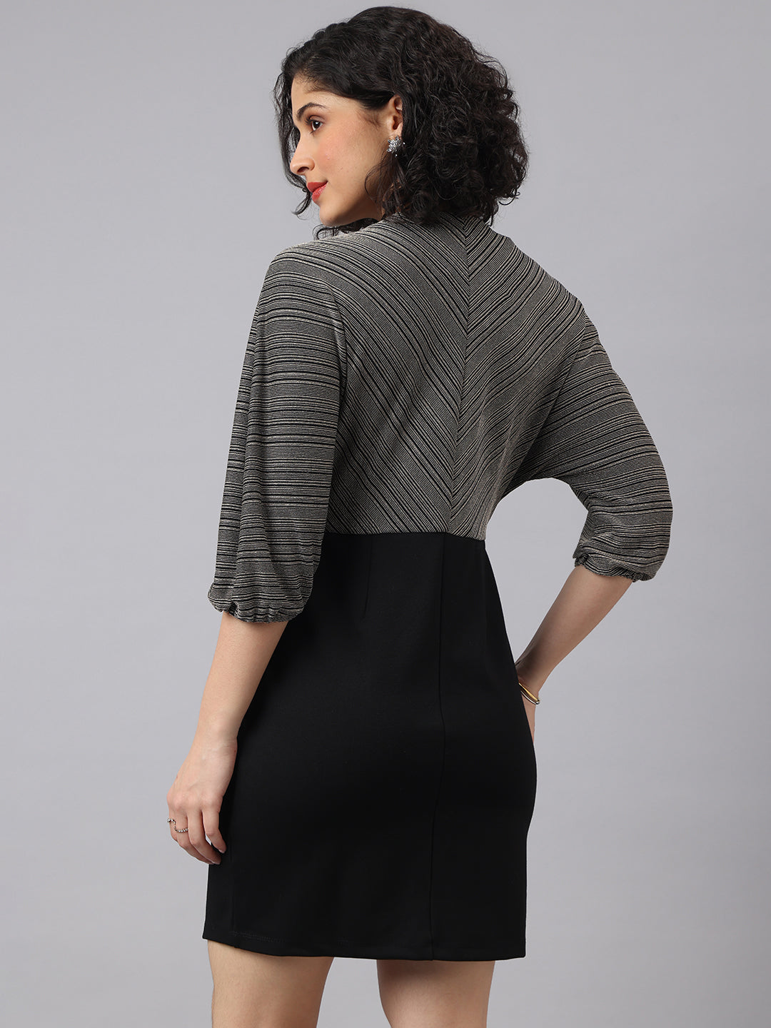 Elegant Black 3/4 Sleeve V-Neck Solid Evening Dress For Timeless Glamour