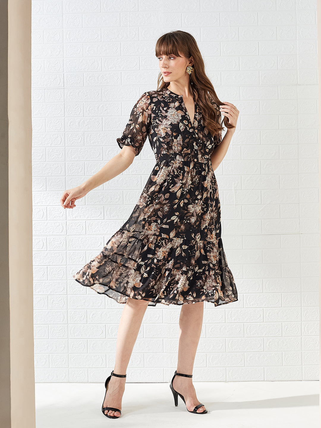 Latin Quarters Women's Black Half Sleeves V-Neck Printed Casual Midi Dress
