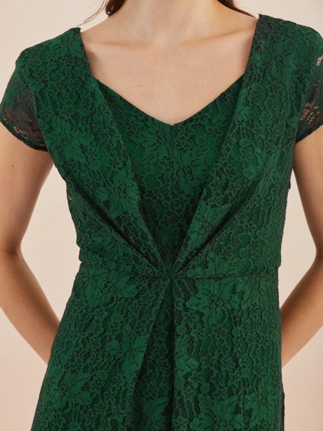 Latin Quarters Women Green V-Neck Short Sleeve Solid Lace Maxi Dress For Party Wear