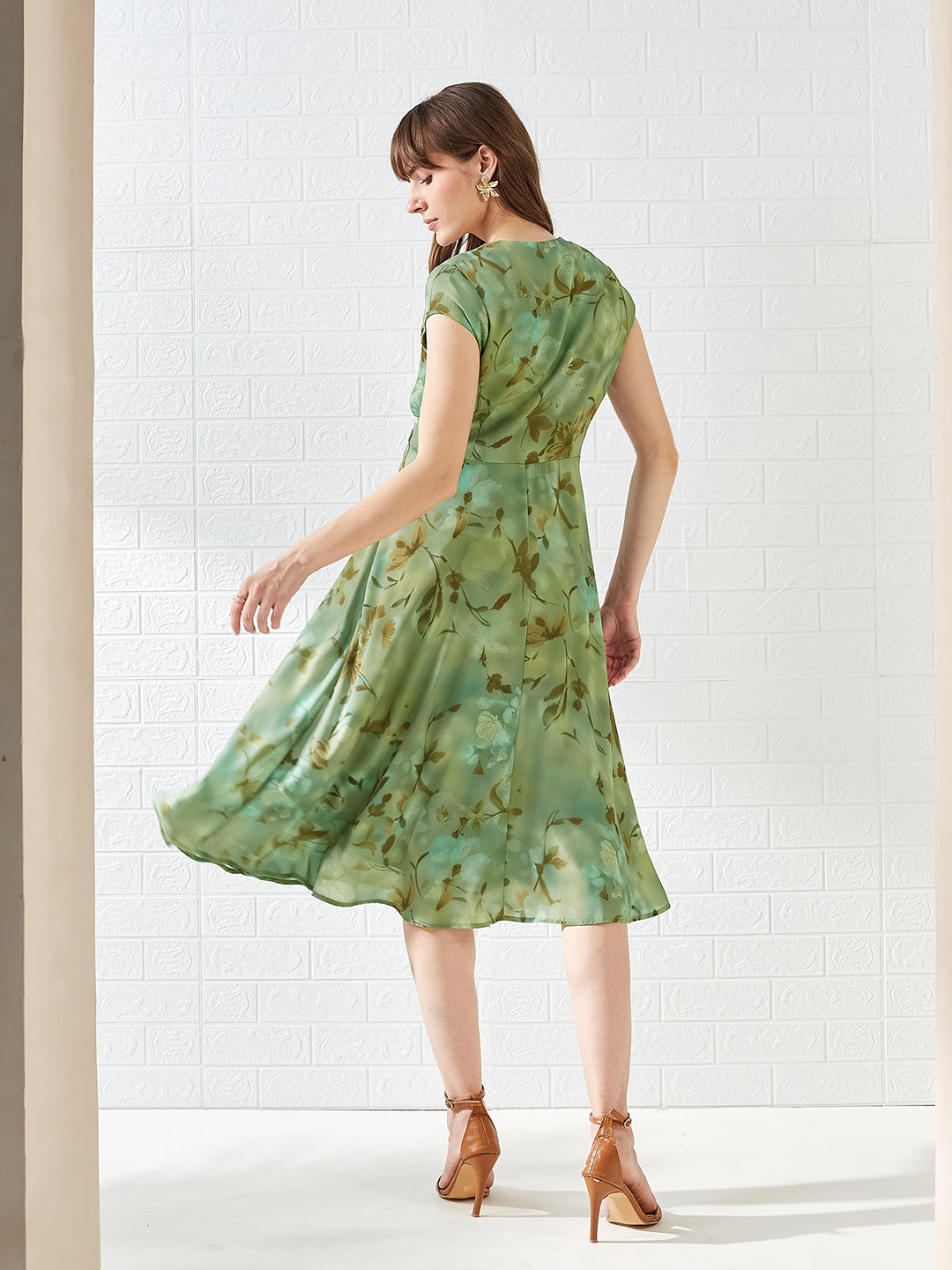 Latin Quarters Women Green Cap Sleeves V-Neck Printed Casual Midi Dress