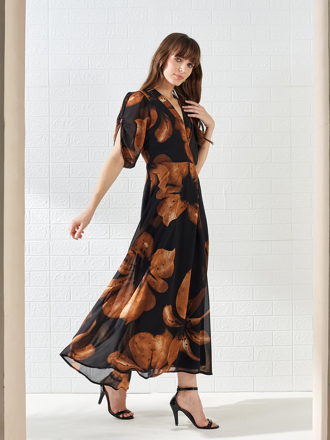 Latin Quarters Women's Brown Half Sleeves V-Neck Printed Casual Maxi Dress