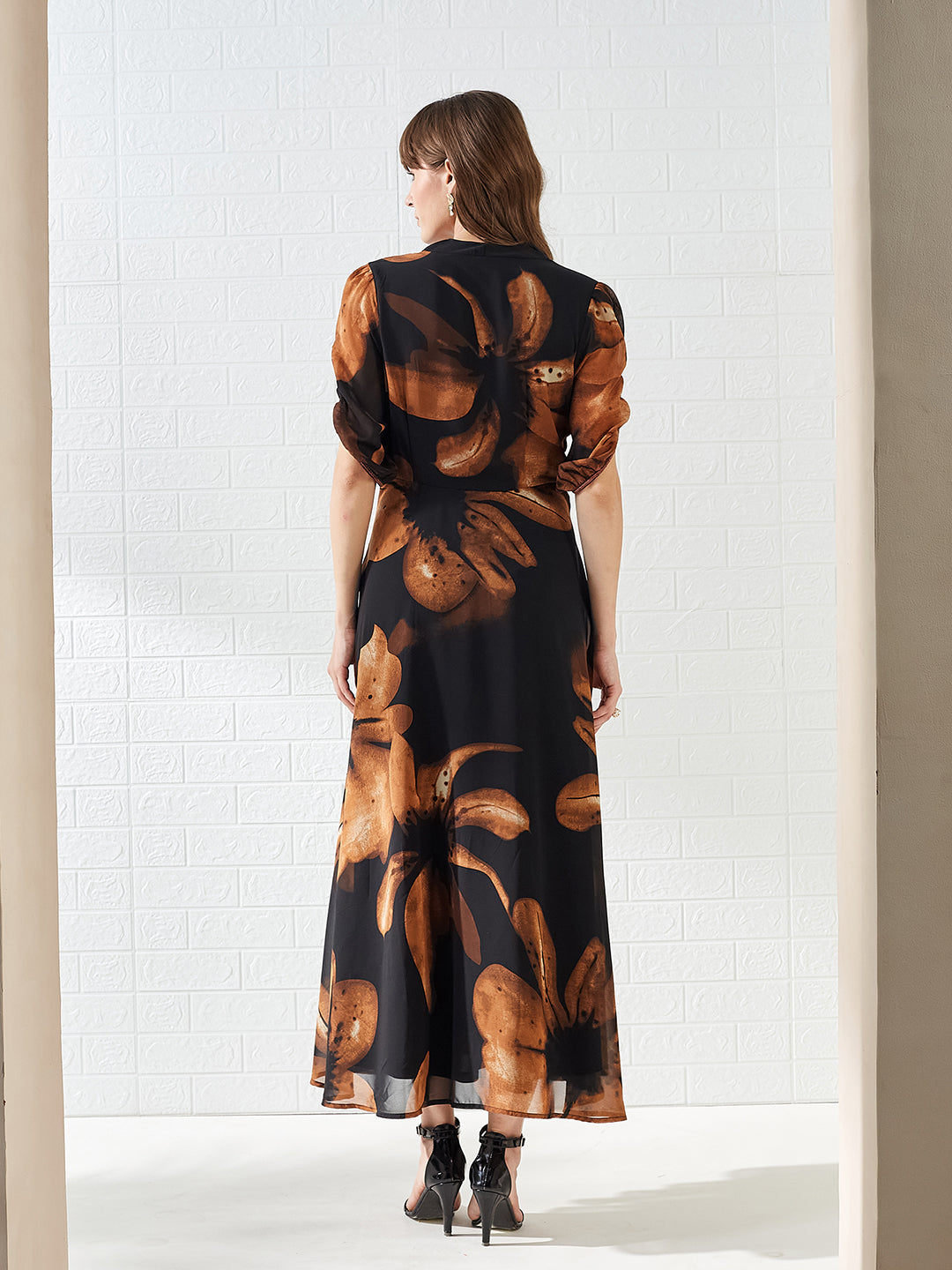 Latin Quarters Women's Brown Half Sleeves V-Neck Printed Casual Maxi Dress