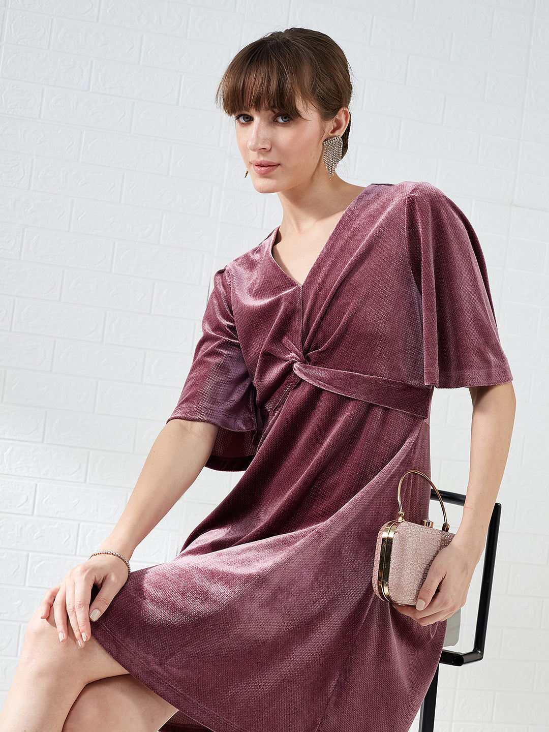 Latin Quarters Women's Pink Short Sleeves V-Neck Solid Party Above Knee Dress