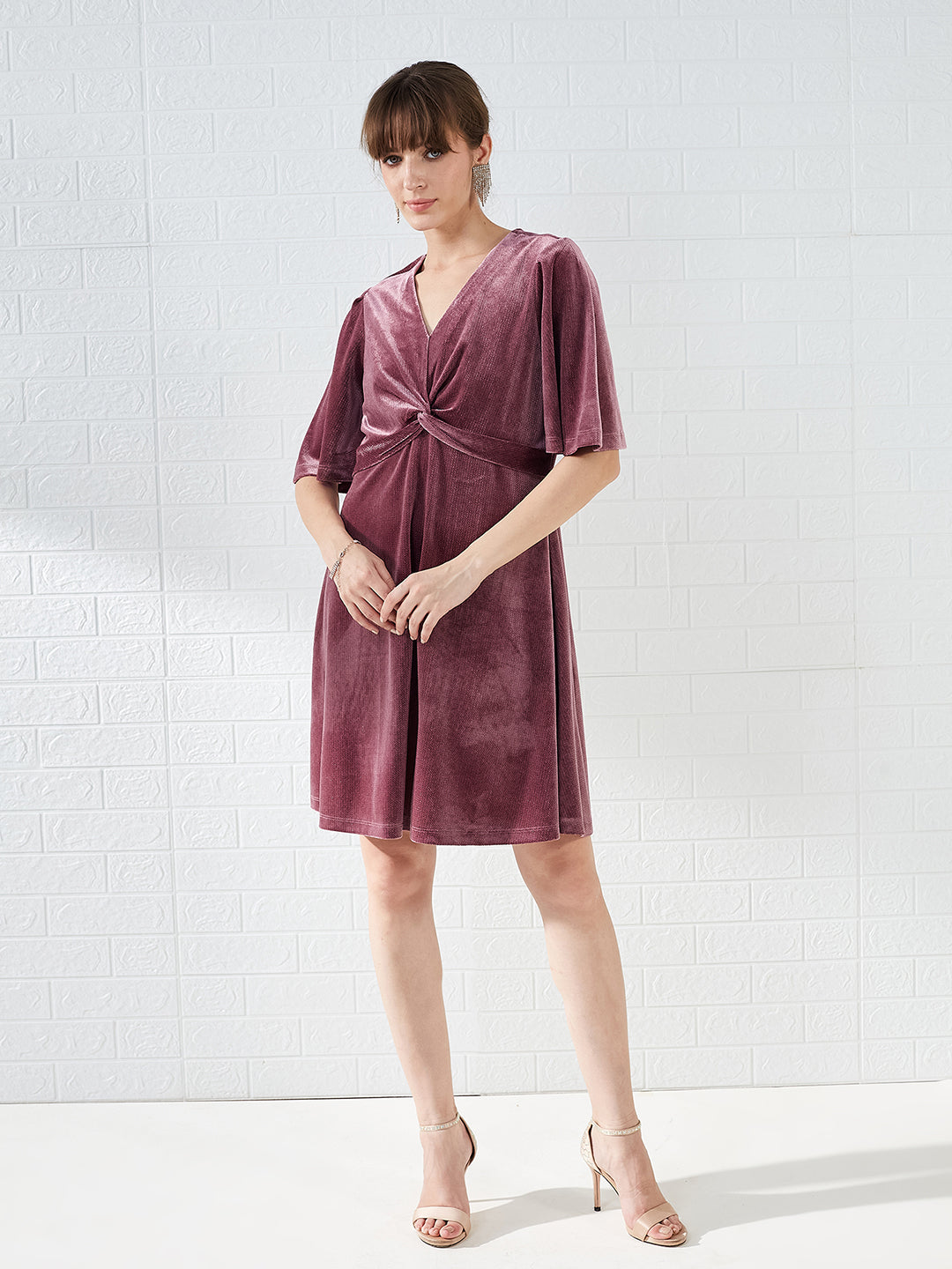 Latin Quarters Women's Pink Short Sleeves V-Neck Solid Party Above Knee Dress
