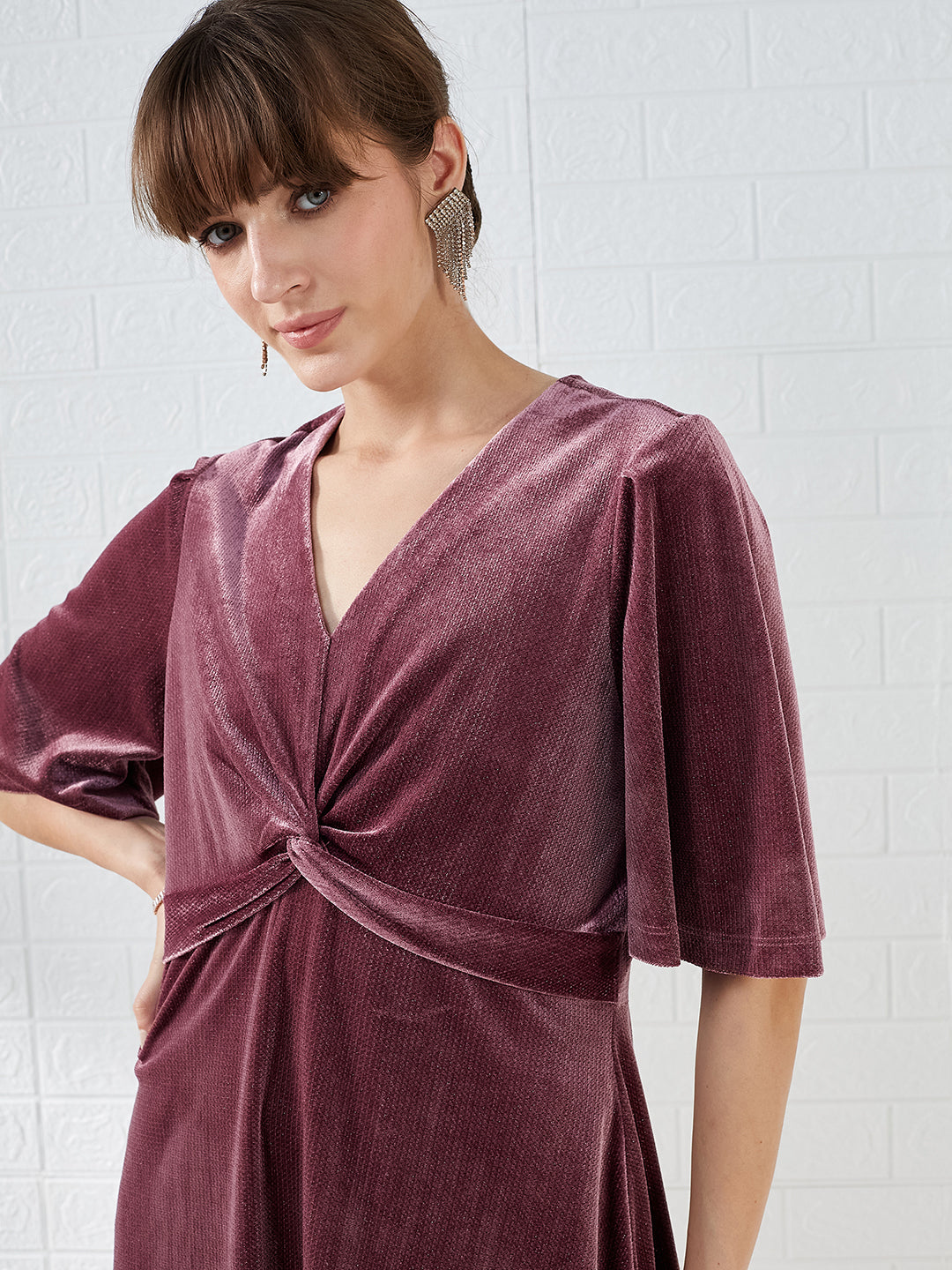 Latin Quarters Women's Pink Short Sleeves V-Neck Solid Party Above Knee Dress