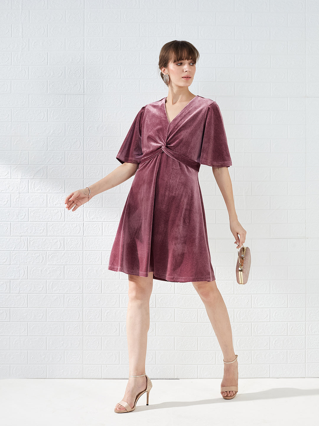 Latin Quarters Women's Pink Short Sleeves V-Neck Solid Party Above Knee Dress