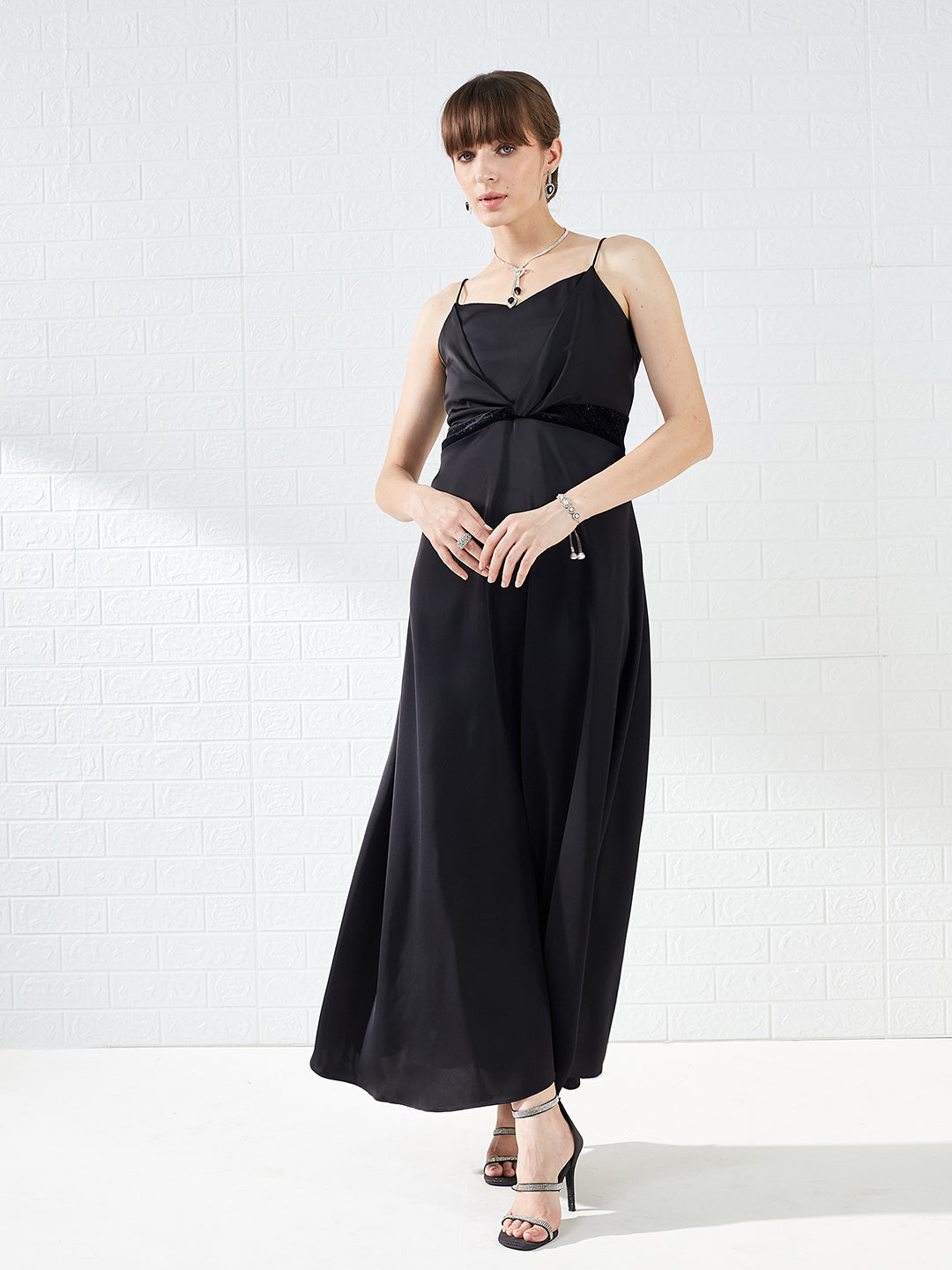 Latin Quarters Women's Black Strappy Sweetheart Neck Solid Party Maxi Dress