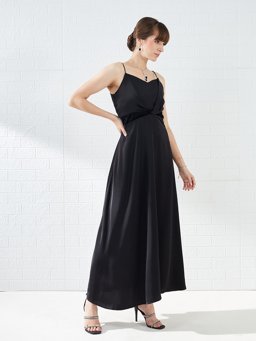 Latin Quarters Women's Black Strappy Sweetheart Neck Solid Party Maxi Dress
