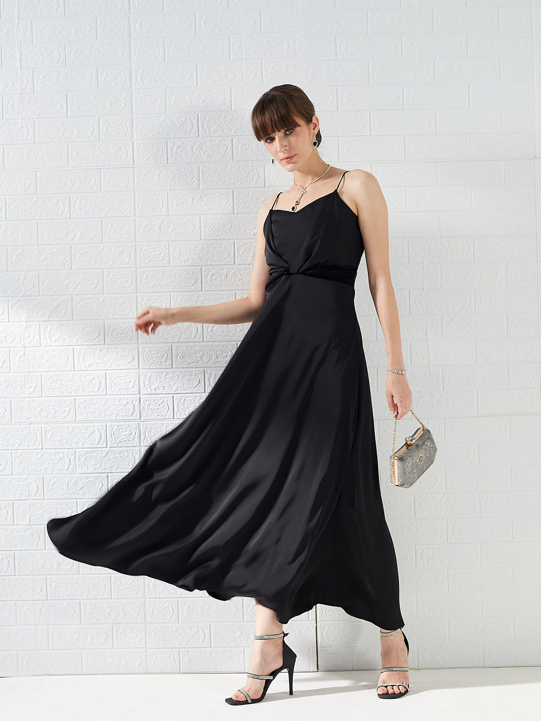 Latin Quarters Women's Black Strappy Sweetheart Neck Solid Party Maxi Dress