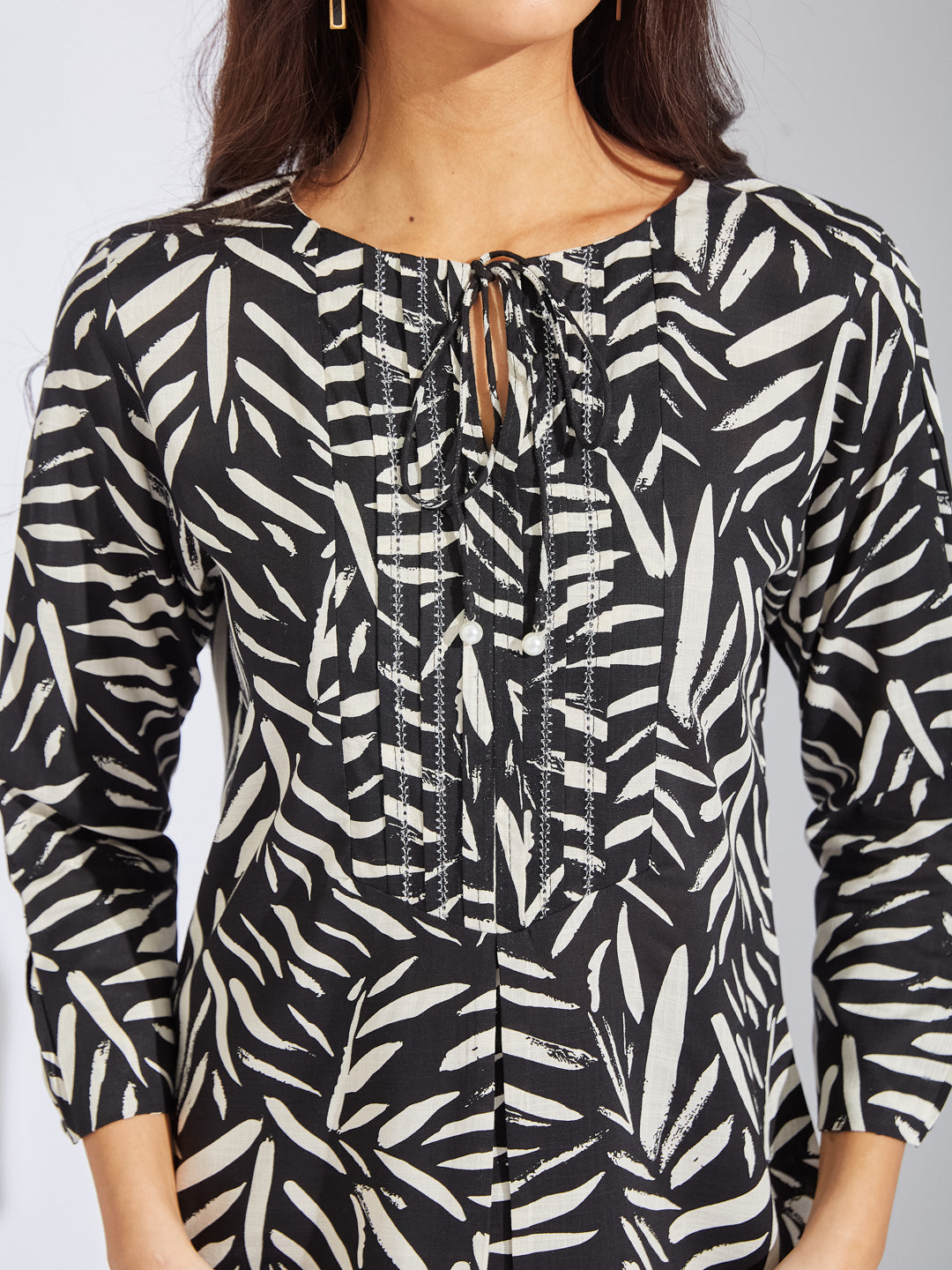 Latin Quarters Women Black Round Neck 3/4th Sleeves Printed Tunic Top For Casual