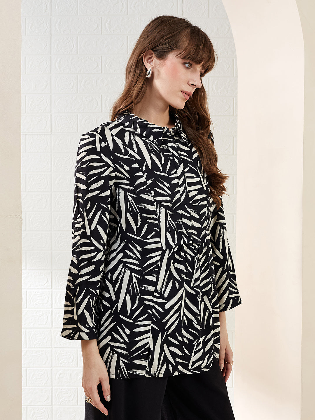 Latin Quarters Women's Black 3/4Th Sleeves Collared Printed Casual Hip Length Tunic