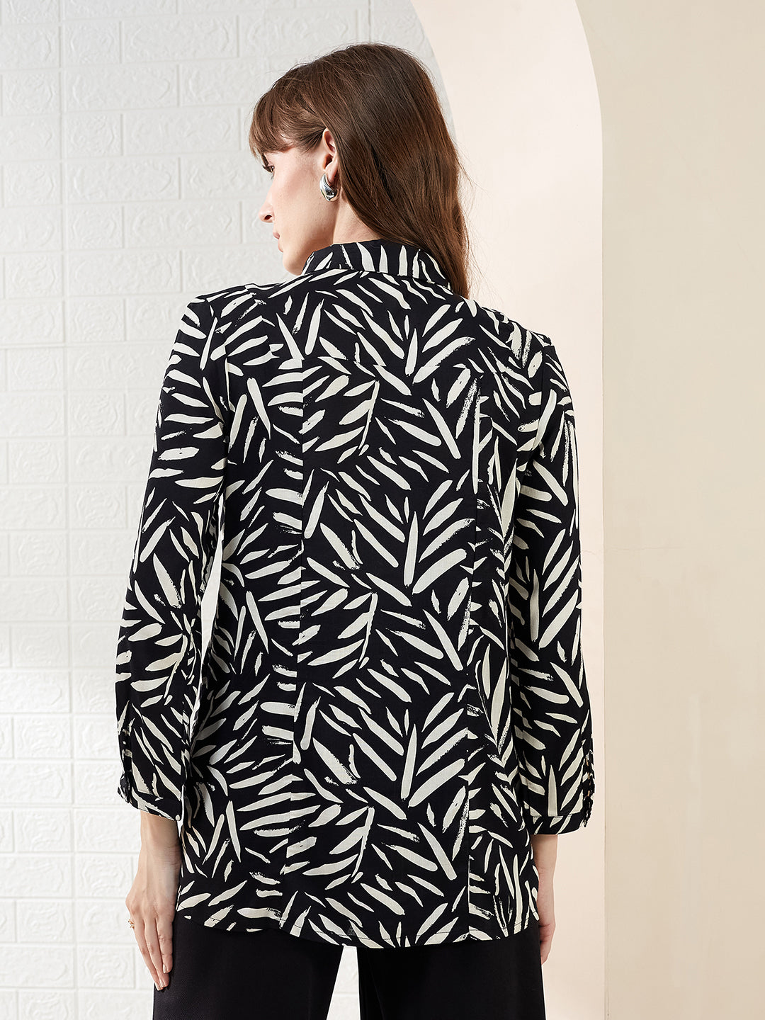 Latin Quarters Women's Black 3/4Th Sleeves Collared Printed Casual Hip Length Tunic