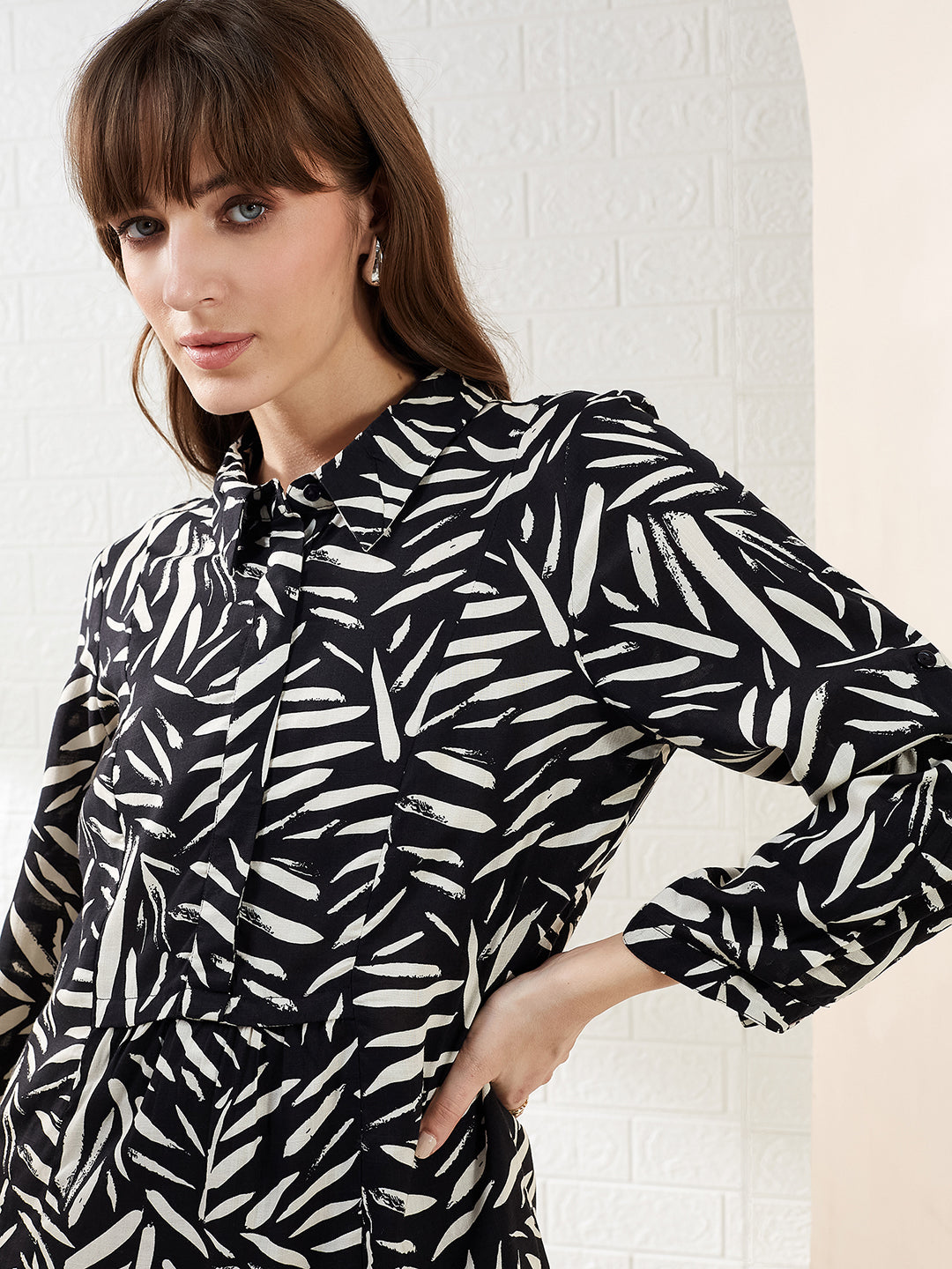 Latin Quarters Women's Black 3/4Th Sleeves Collared Printed Casual Hip Length Tunic