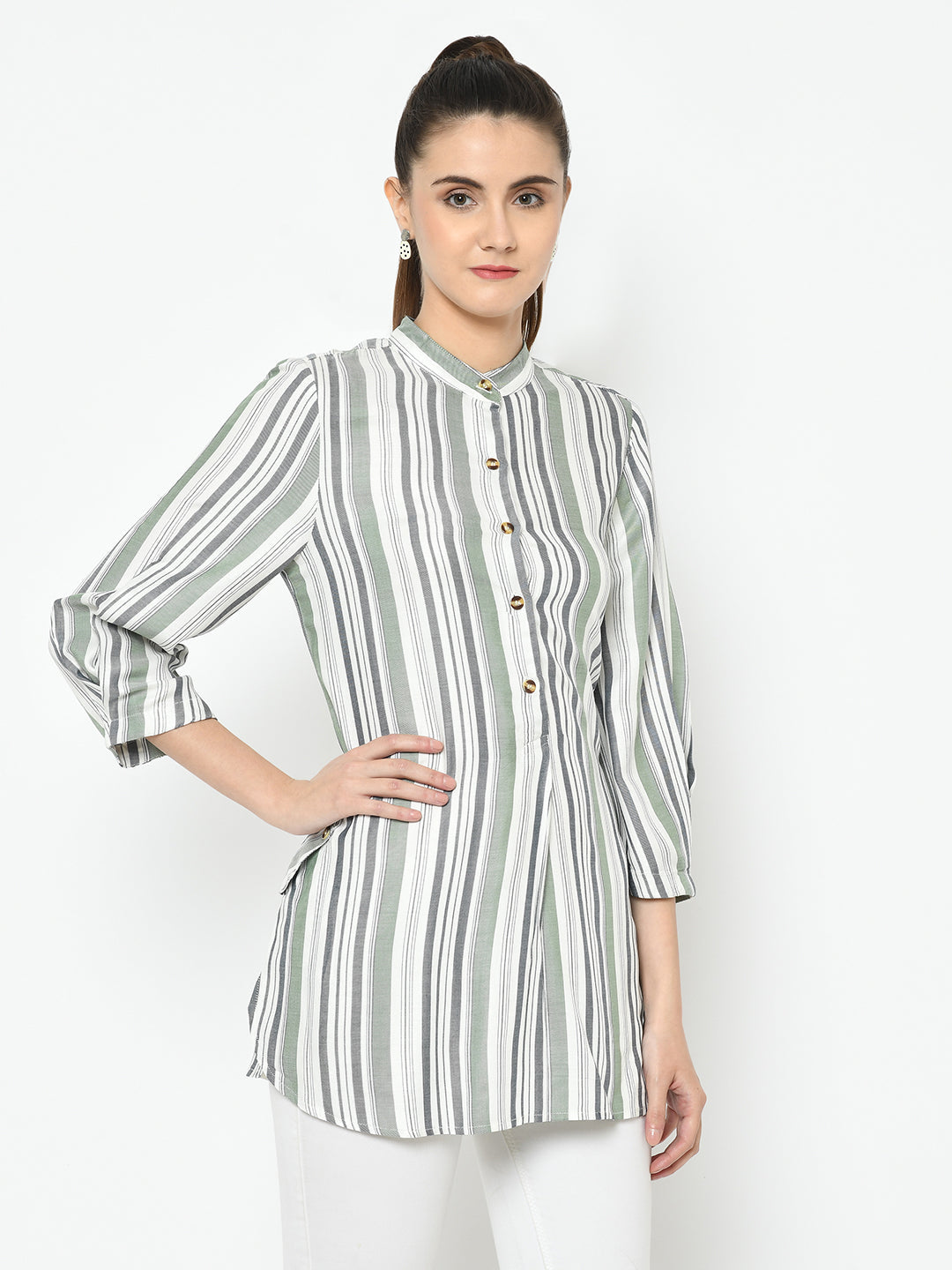 Women Green Straight Tunic With Three Quaretr Sleeves
