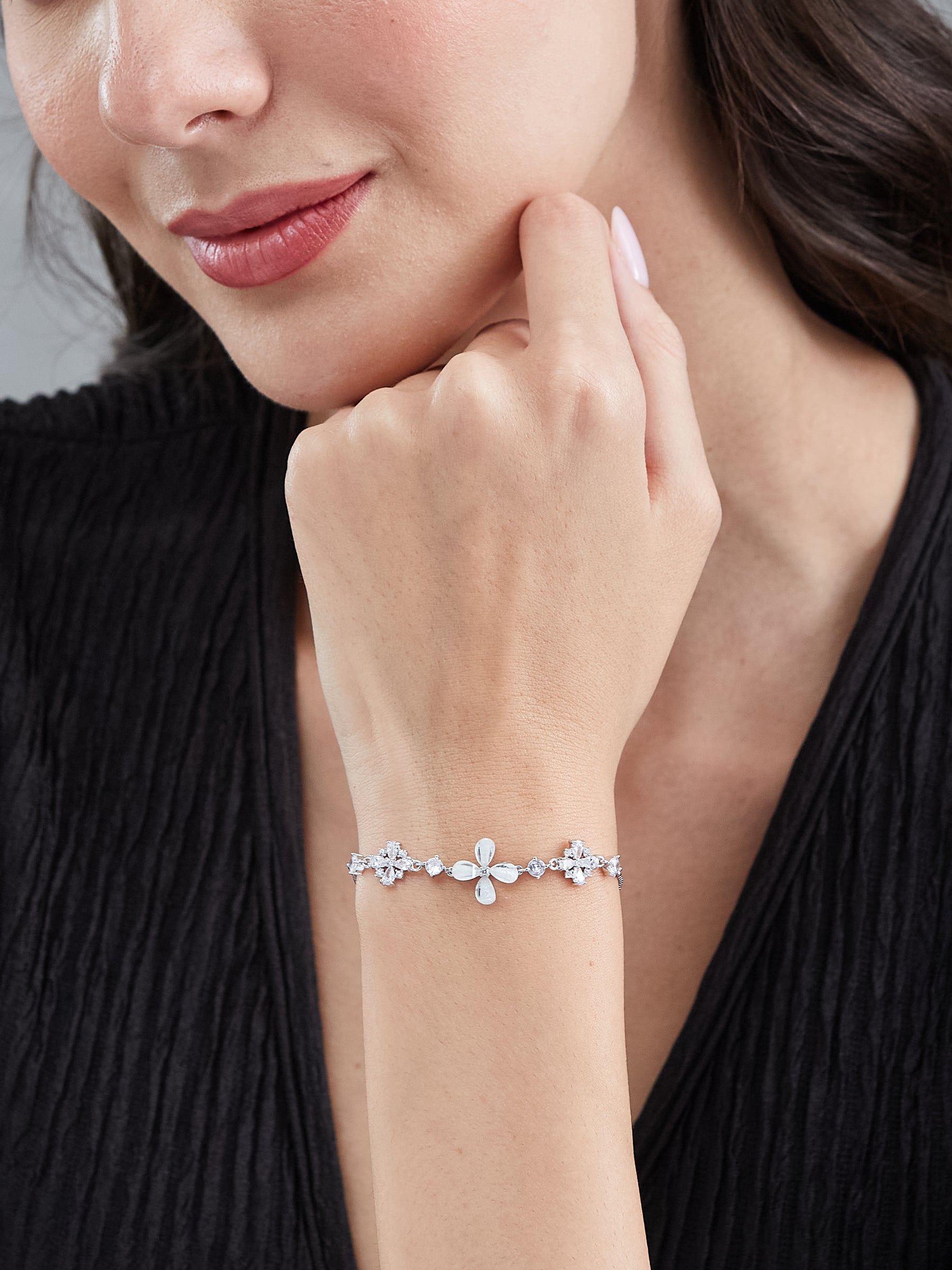 Latin Quarters Women's Adjustable Silver Flower Bracelet