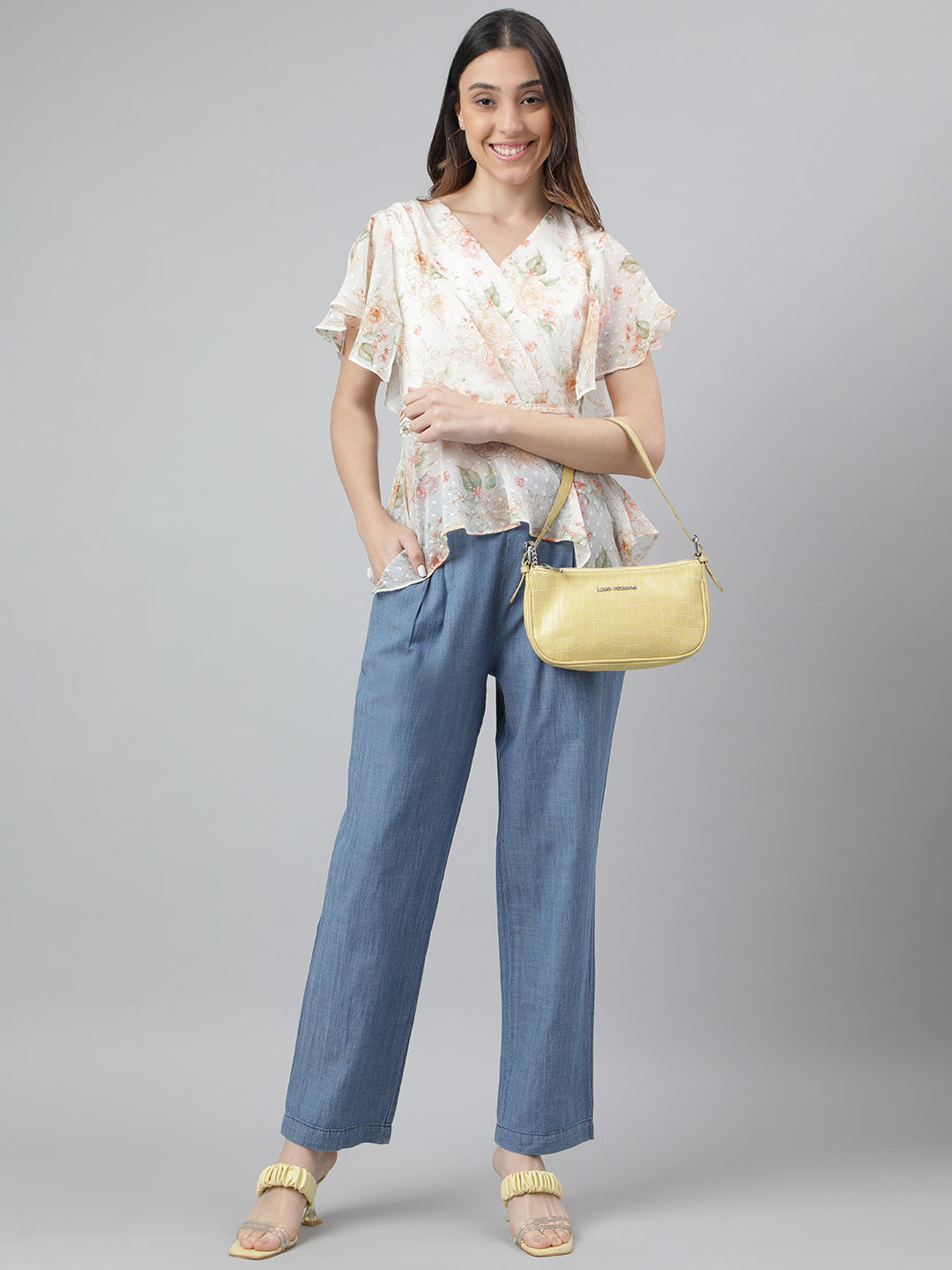 Latin Quarters Women'S Ivory Printed V-Neck Half Sleeve Casual Top