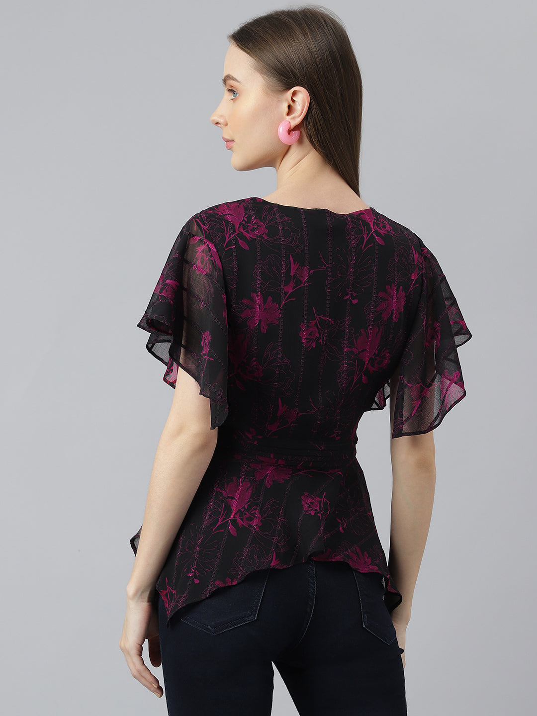 Latin Quarters Women's Black Short Sleeve Printed V-Neck Casual Top