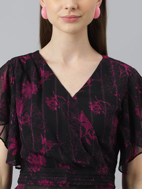 Latin Quarters Women's Black Short Sleeve Printed V-Neck Casual Top