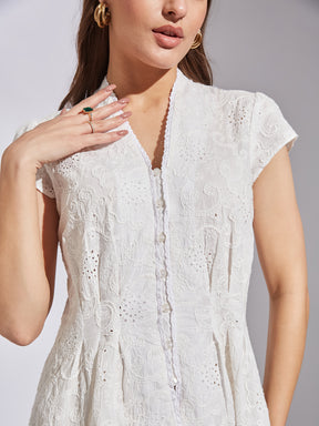 Latin Quarters Women White V-Neck Cap Sleeve Solid Top