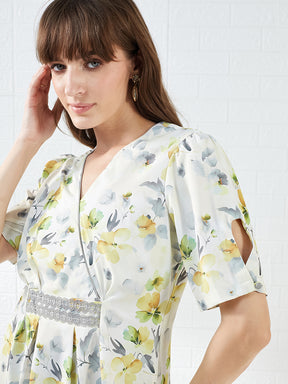 Latin Quarters Women's Off White Half Sleeves V-Neck Printed Casual Regular Top