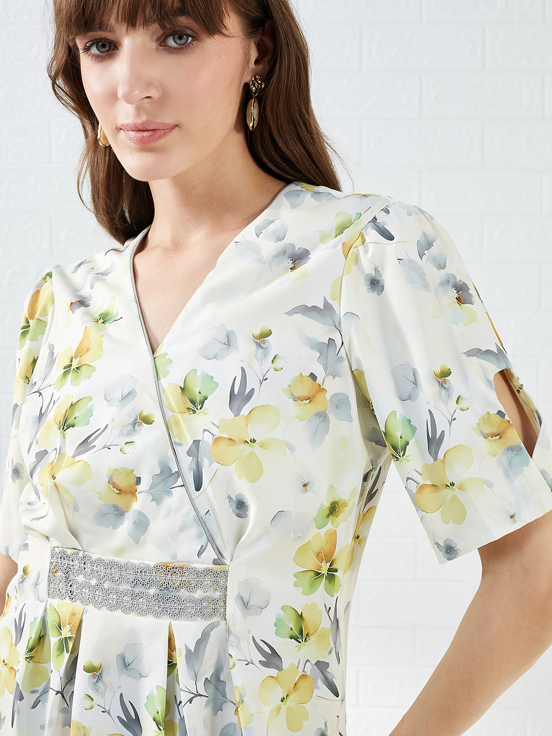 Latin Quarters Women's Off White Half Sleeves V-Neck Printed Casual Regular Top