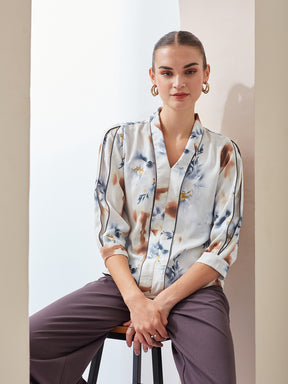 Latin Quarters Women Off White Printed Mandarin Collar V-Neck Casual Regular Top