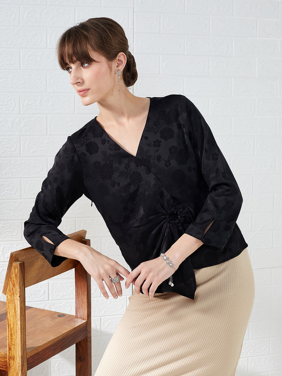 Latin Quarters Women's Black 3/4Th Sleeves V-Neck Self Design Casual Regular Top