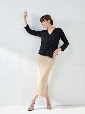 Latin Quarters Women's Black 3/4Th Sleeves V-Neck Self Design Casual Regular Top