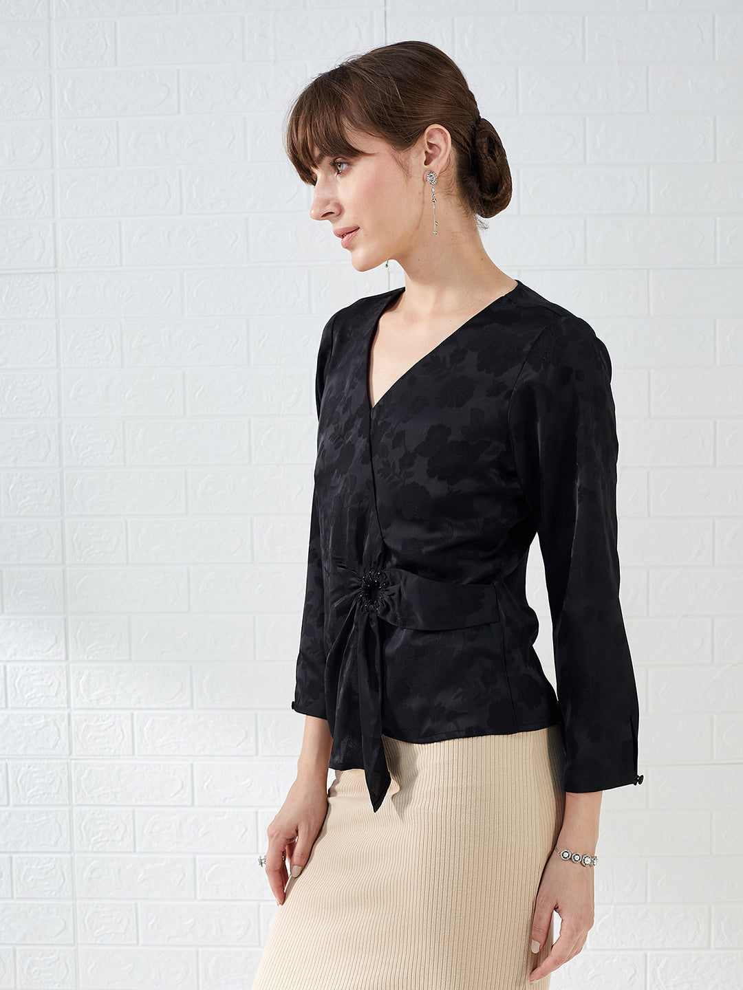Latin Quarters Women's Black 3/4Th Sleeves V-Neck Self Design Casual Regular Top