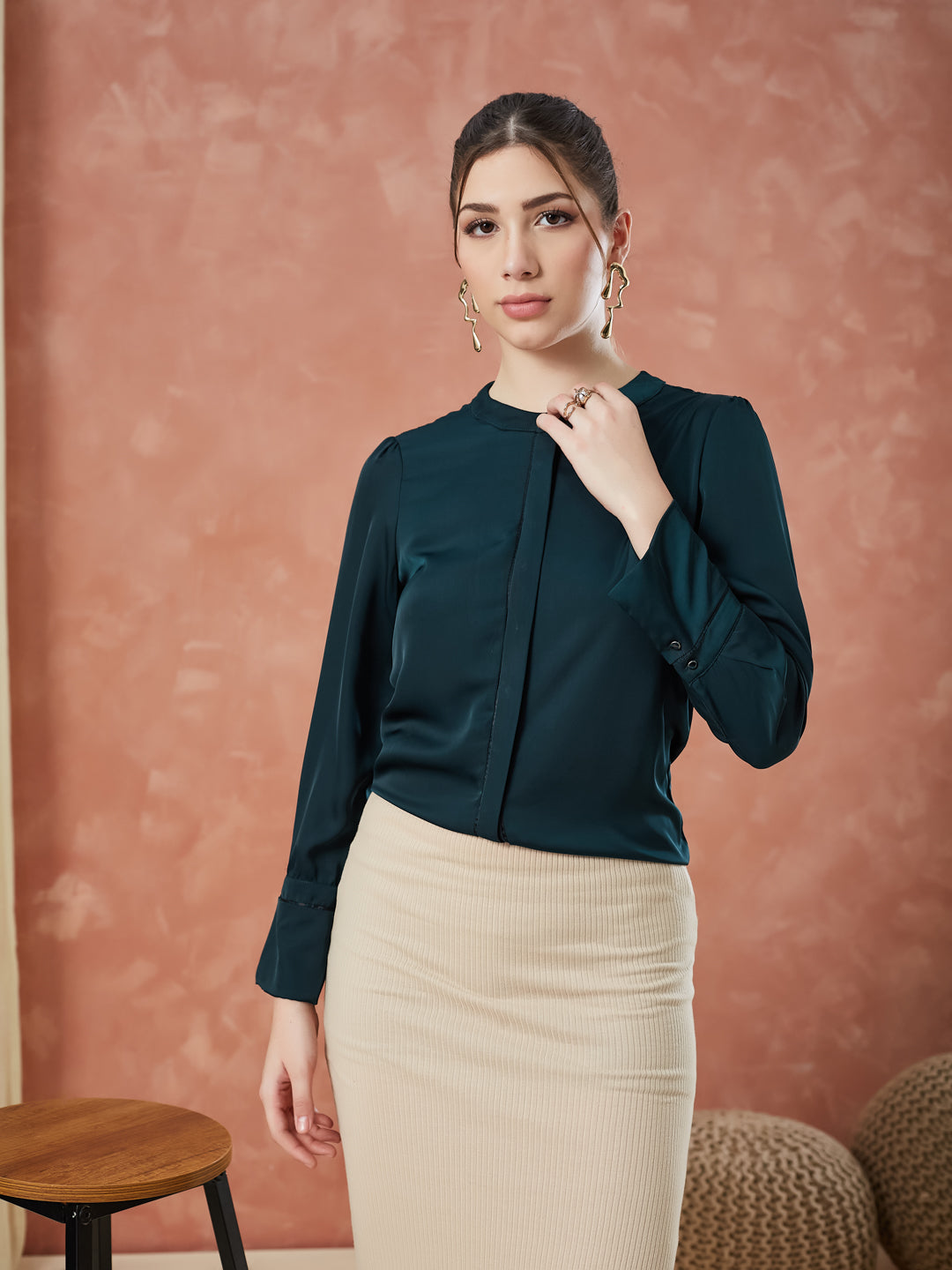 Latin Quarters Women's Green Full Sleeves Solid Mandarin Neck Formal Top