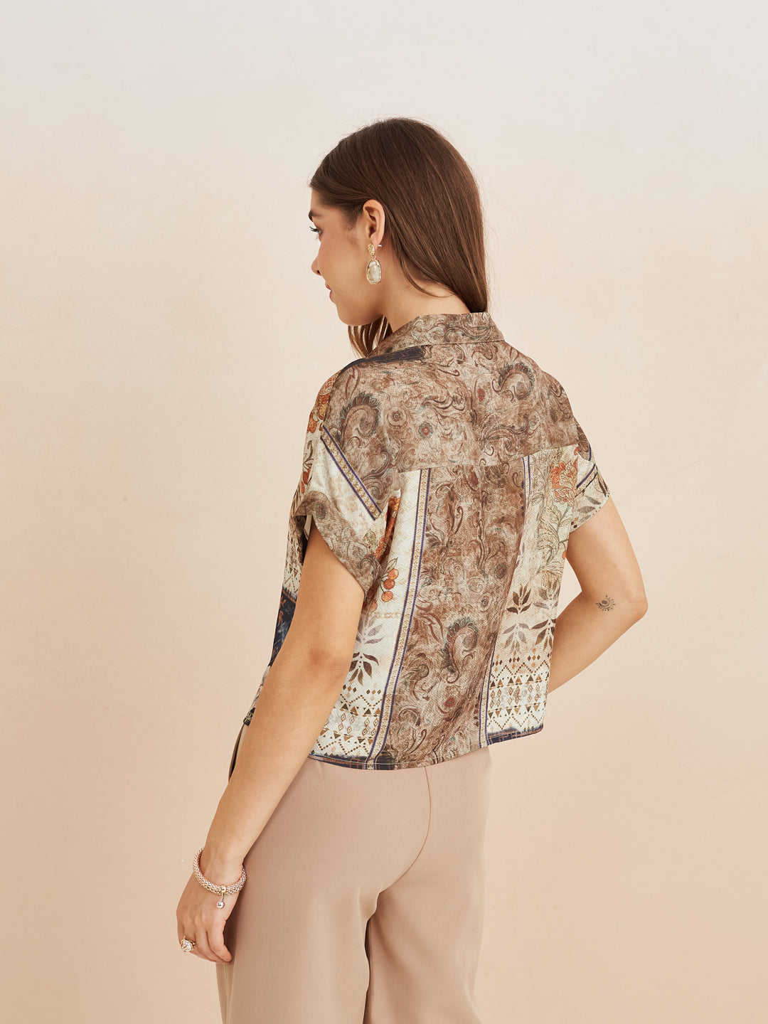 Latin Quarters Women'S Beige Collar Neck Short Sleeves Printed Casual Shirt