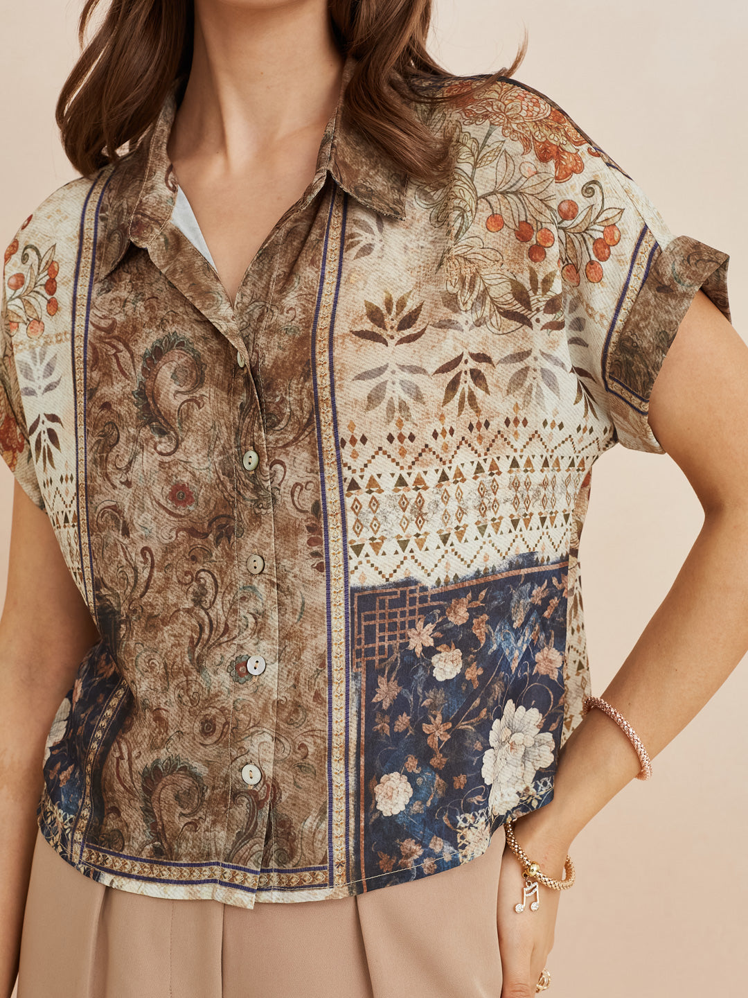 Latin Quarters Women'S Beige Collar Neck Short Sleeves Printed Casual Shirt