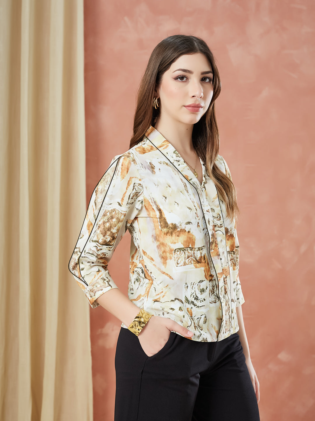 Latin Quarters Women's Ivory 3/4Th Sleeves Printed V-Neck Casual Top