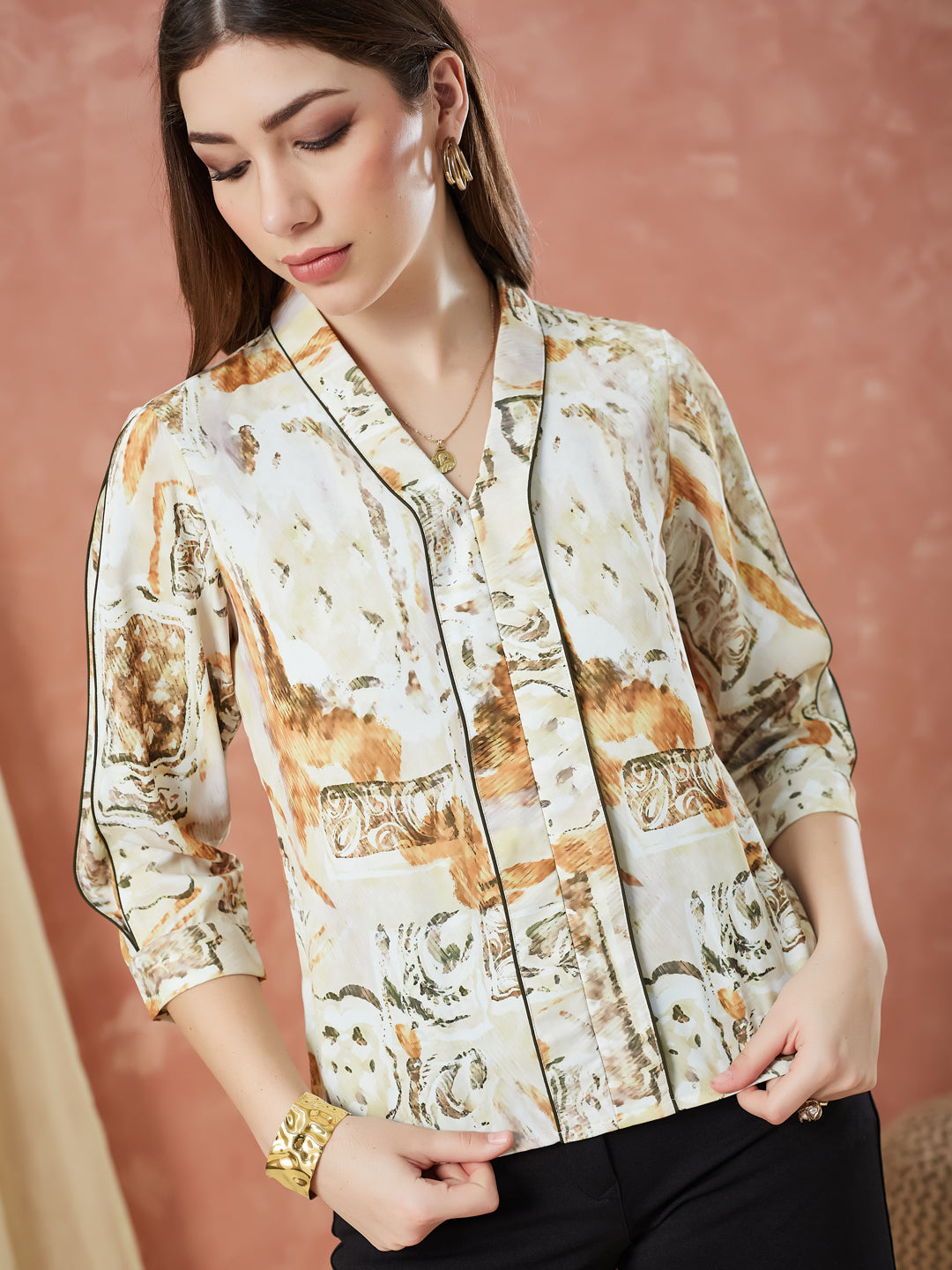 Latin Quarters Women's Ivory 3/4Th Sleeves Printed V-Neck Casual Top