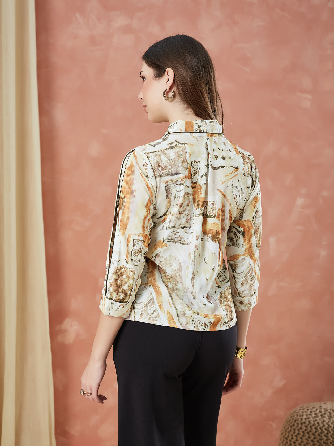 Latin Quarters Women's Ivory 3/4Th Sleeves Printed V-Neck Casual Top